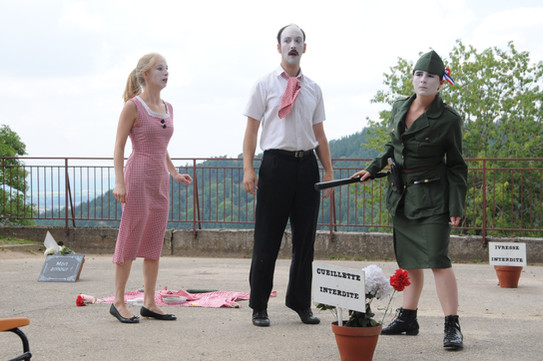 Jean n'ira pas en guerre, Jeanne y veillera.jpg