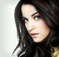 PEDRO-LUJ-N-VALES-PHOTOSHOOT-maite-perroni-beorlegui-33525705-1243-1200