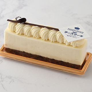 二種類のチーズ層に北海道産の粒あんを合わせました。ミルクチョコレートを混ぜ合わせることでケーキ全体に一体感を生み出し、各素材が引き立て合う北海道ならではの味わいに仕上げました。
税込692円