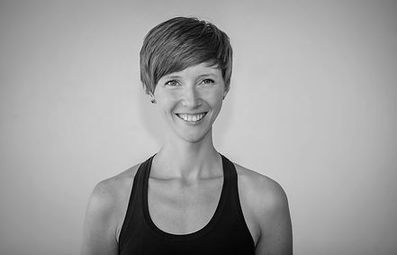 Anusara Inspired Yogalehrerin Sonja Witte parApara yogaStudio Potsdam .jpeg