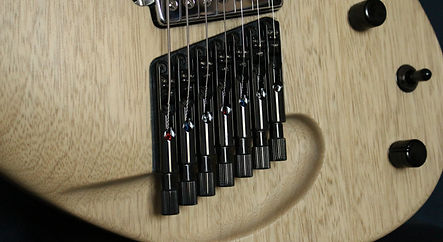 guitar suijin artisan luthier troyes mathieu penet magasin musique nogent provins sezanne bare knuckles pickups ABM bridge korina corina wood bois romilly sur seine violon basse alto reparation restauration