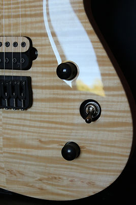 artisan luthier troyes magasin musique guitar mascaret mathieu penetparis france nogent provins sezanne bare knuckles pickups ABM bridge korina corina wood bois romilly sur seine violon basse alto reparation restauration