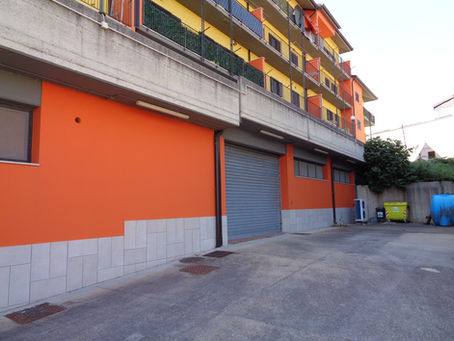 SI VENDE garage in Via Ugo Foscolo.