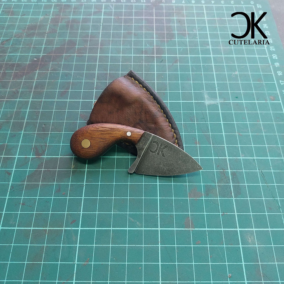 Neck knife 1