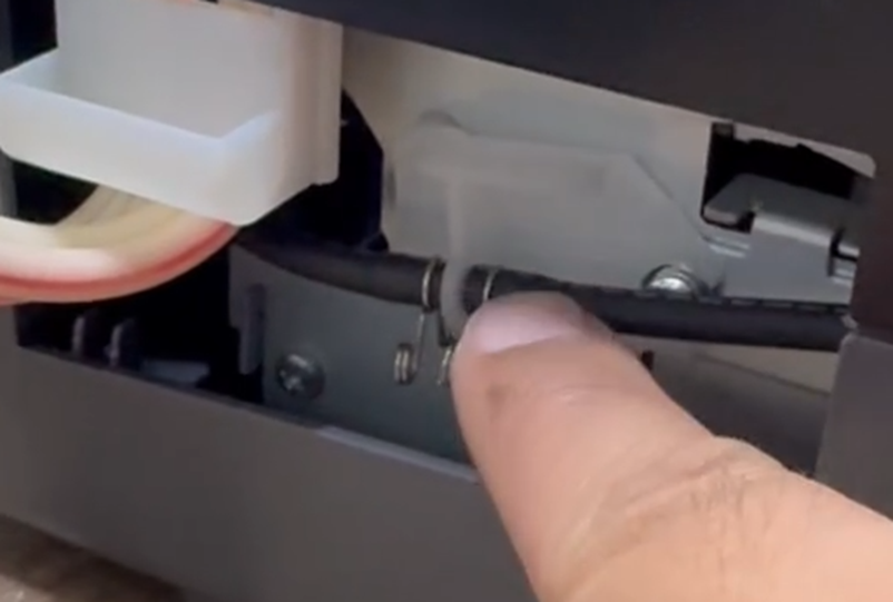 拆除側板與尋找導管