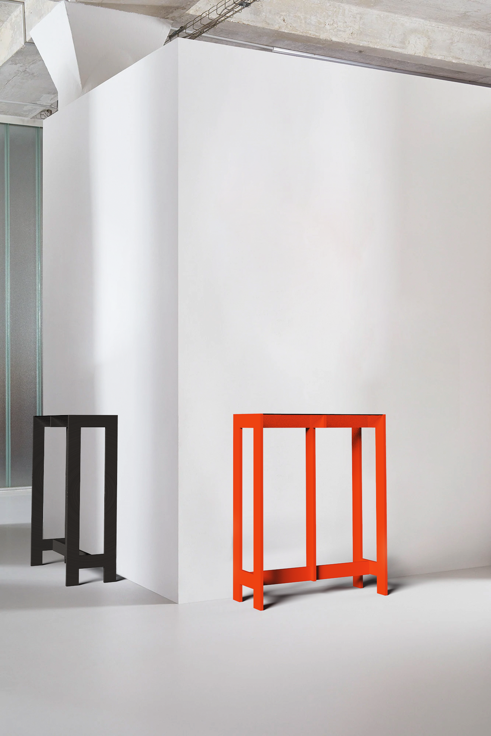 Yuma console table in color orange and black
