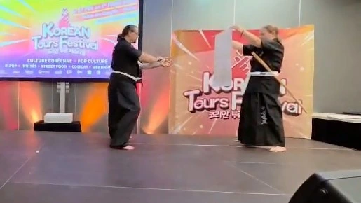 technique coupe de papier sabre coréen 