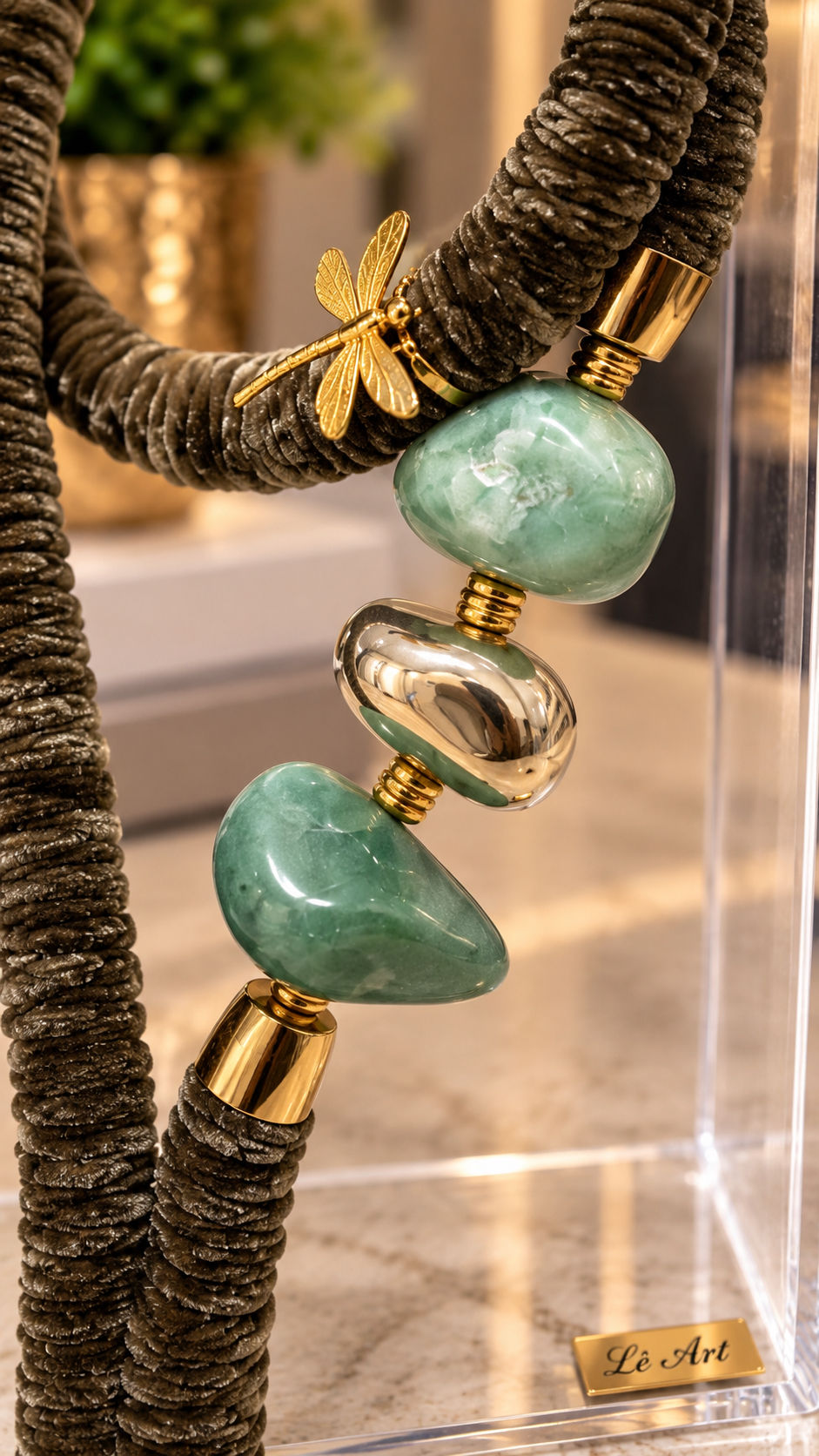 Miniatura: Caixa de Acrílico com Escultura Decorativa.