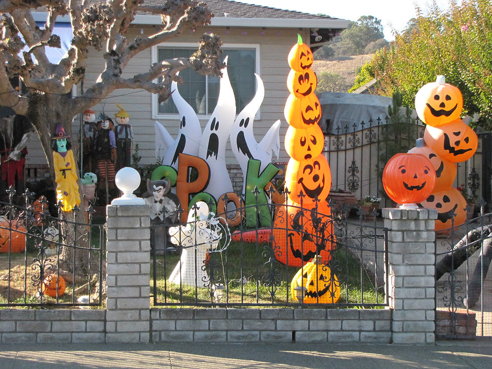 Halloween houses in Novato 013.JPG