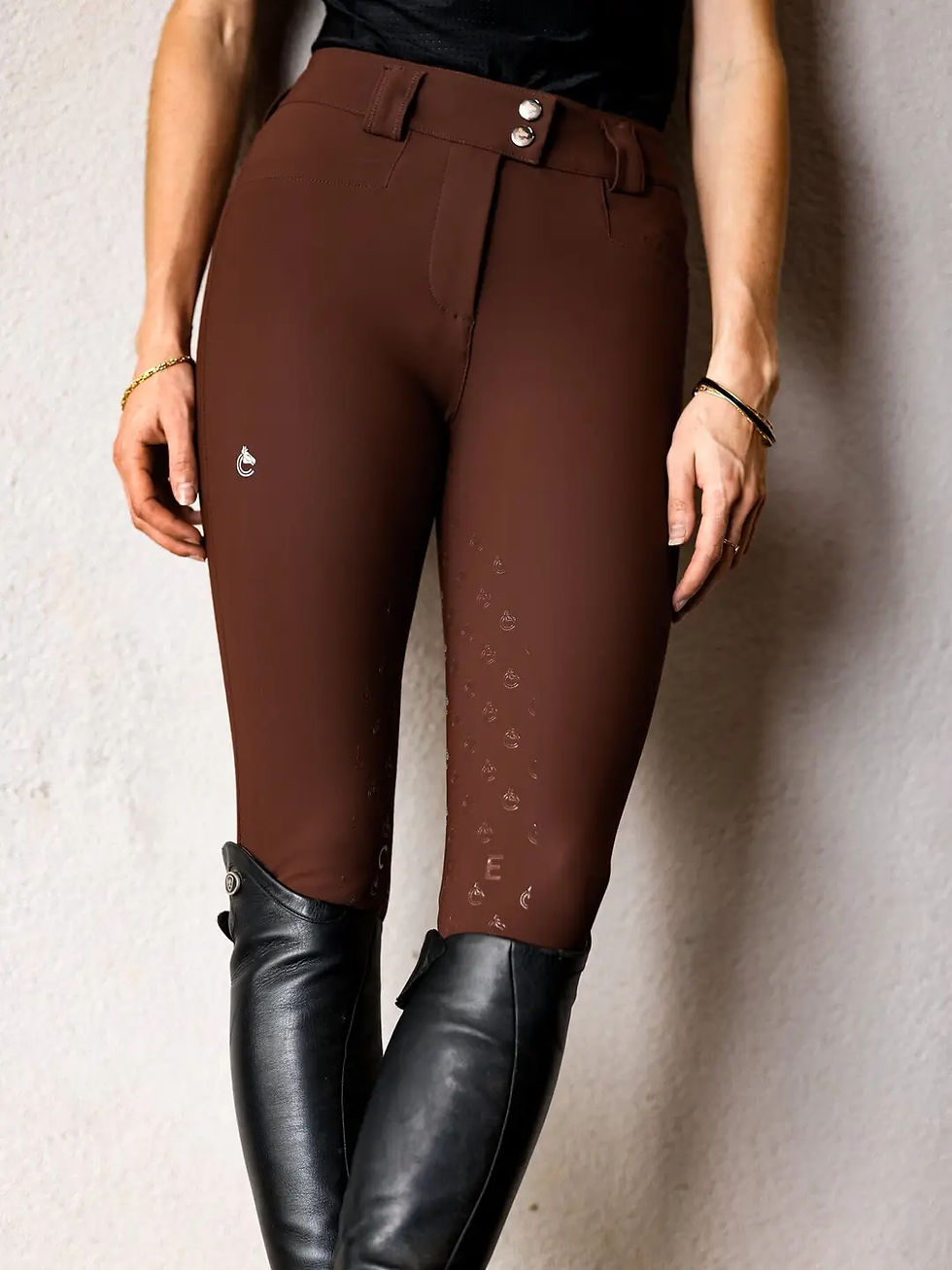 Alice Full Seat Breech In Mocha- Front View Showing Silicone