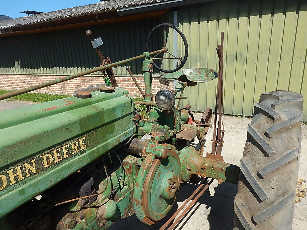 Miniature : John Deere H 1946 Electric start and mounted plow