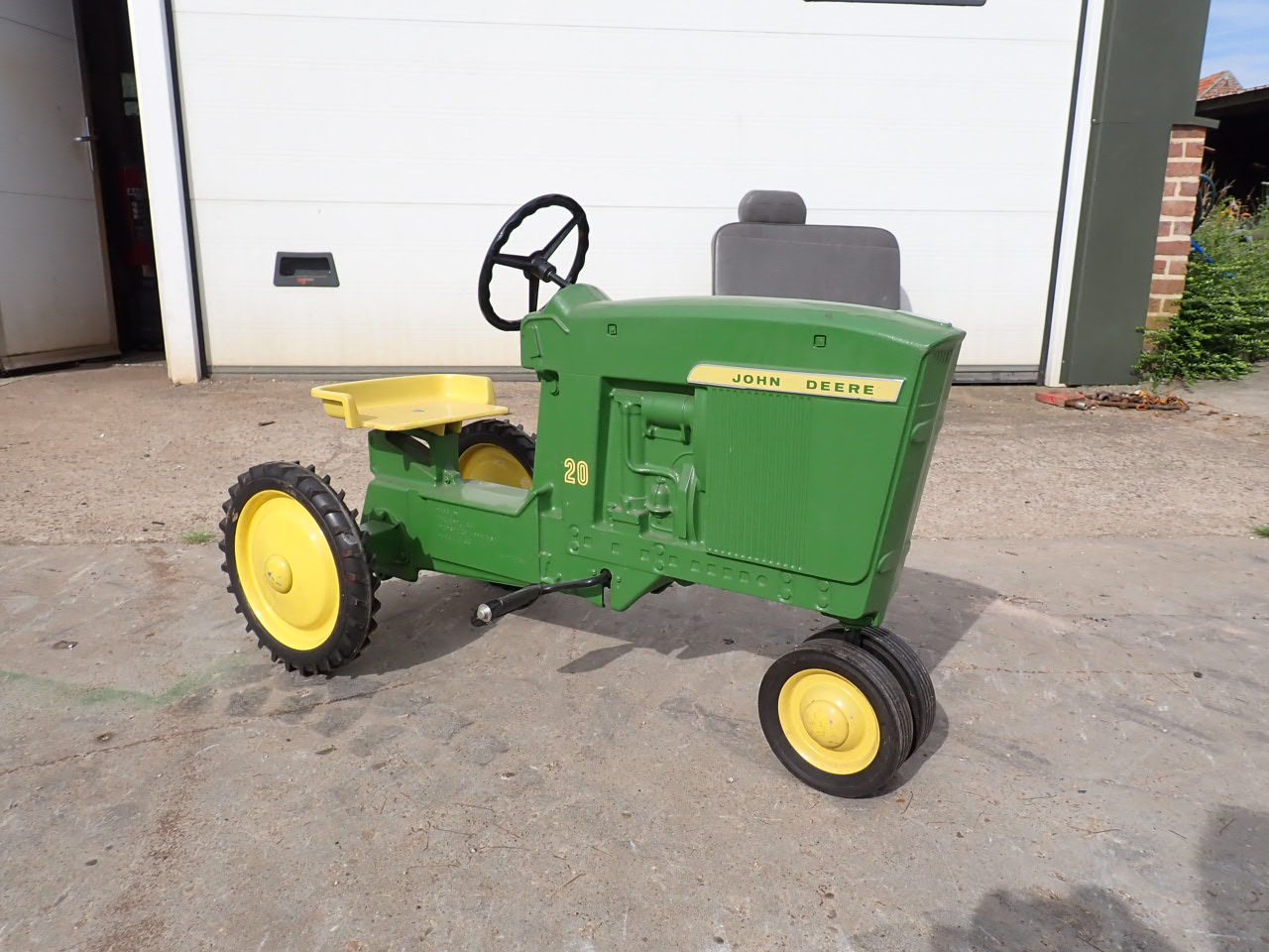 Pedal Tractor John Deere 4020