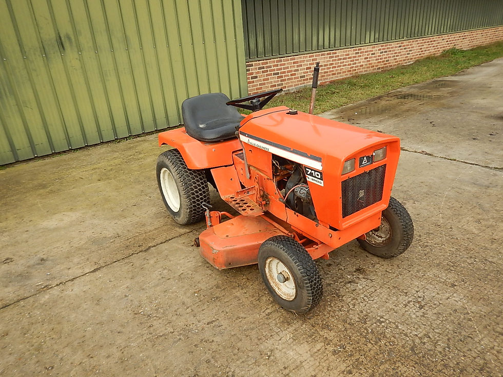 Allis Chalmers 710 Lawn and Garden tractor happyoldiron