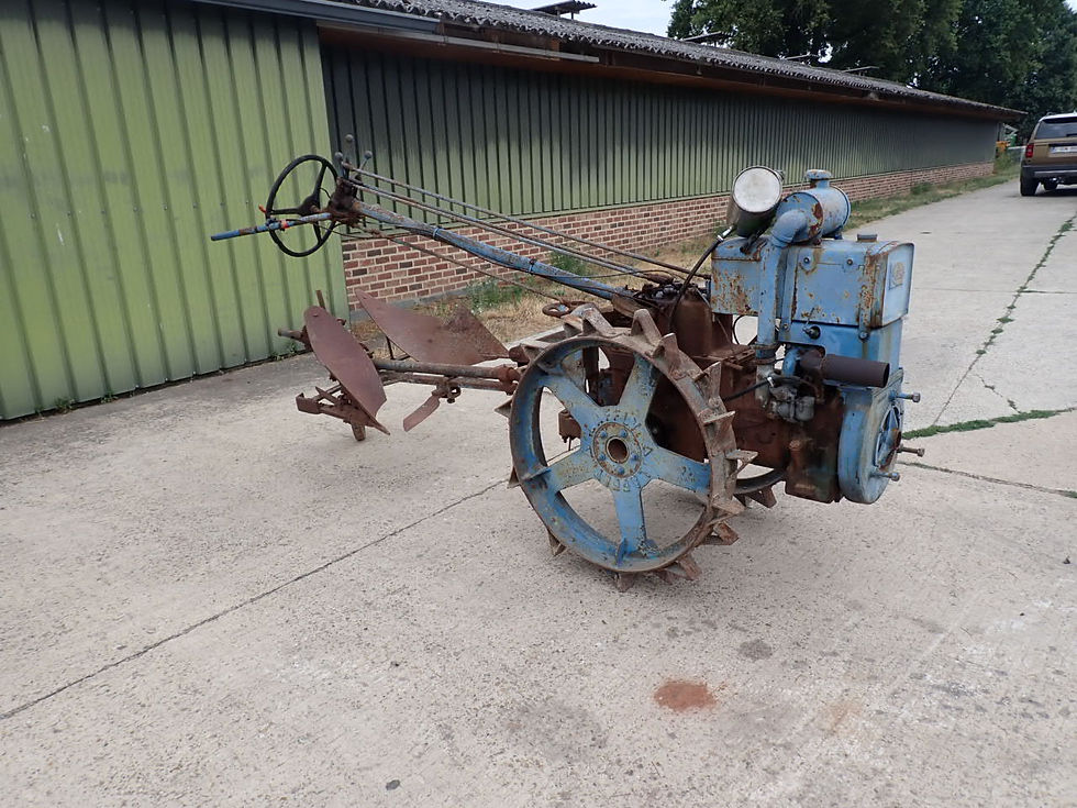 Miniaturbild: Laffly M5 2 wheel tractor with plow ca 1950