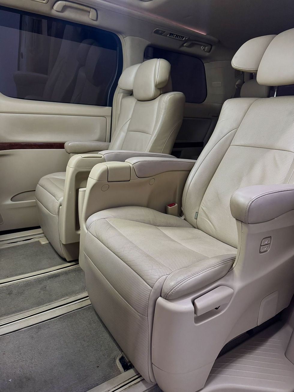 Thumbnail: 2011 TOYOTA ALPHARD 2.4L A/T AUTOMATIC GAS 7 SEATER SUPER LUXURY MPV! FRESH & FL