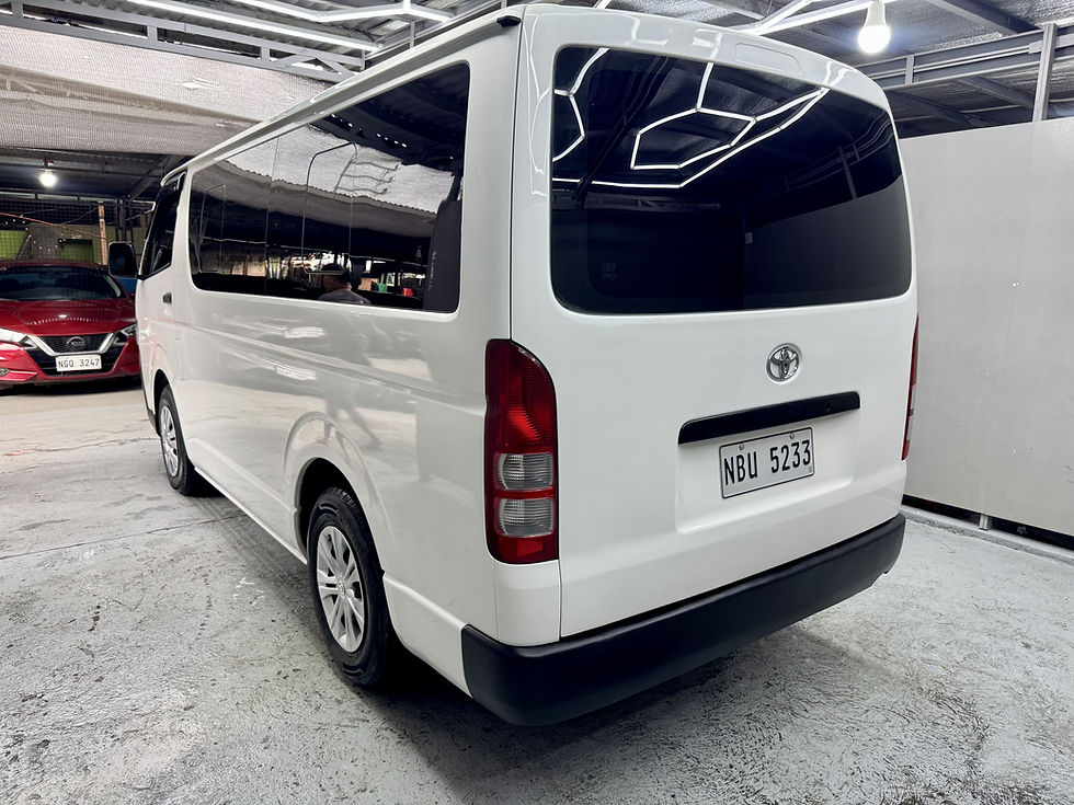 Thumbnail: 2017 TOYOTA HIACE COMMUTER 3.0 M/T MANUAL FRESH UNIT INSIDE AND OUT! PERSONAL US