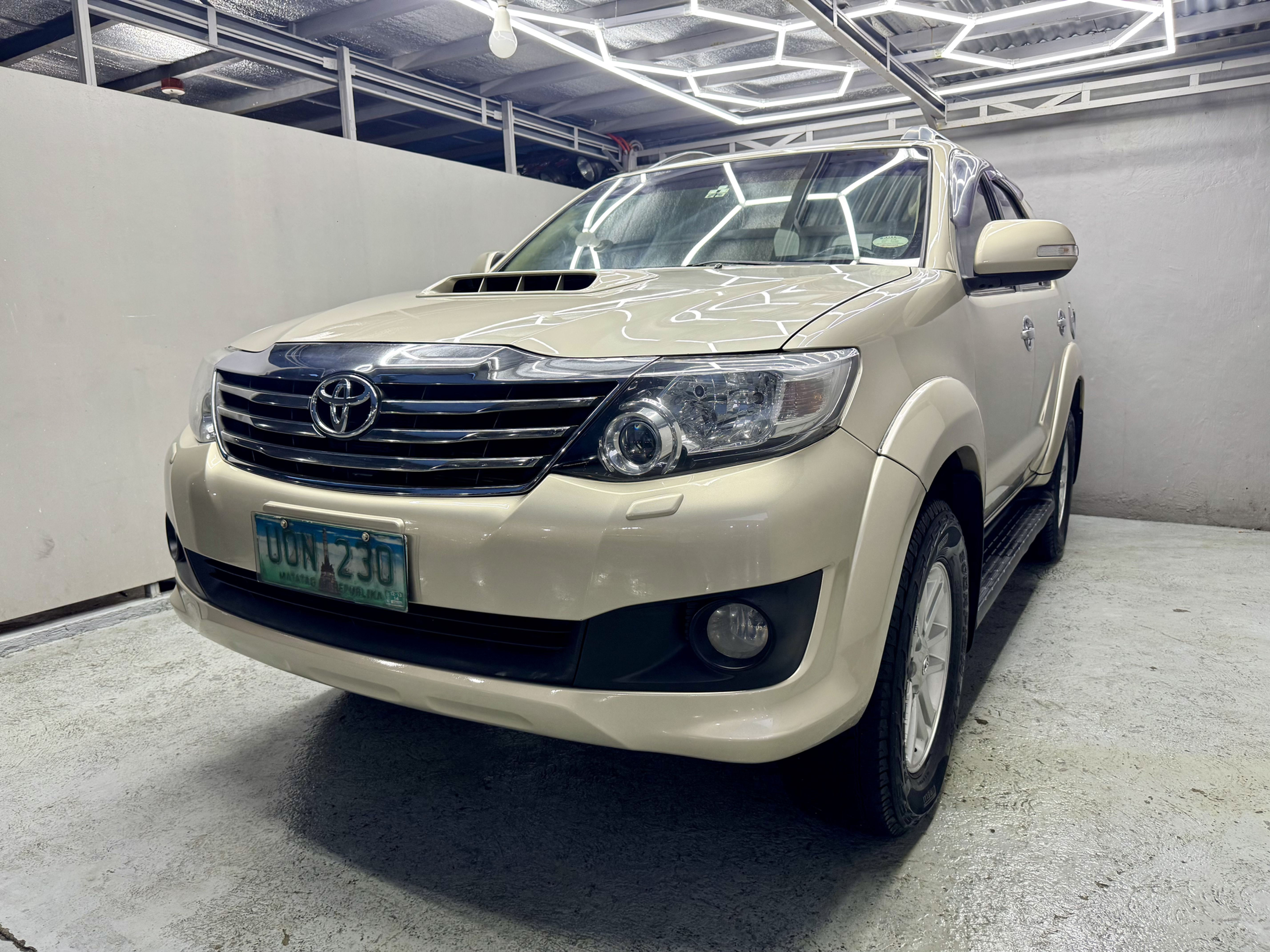 2013 TOYOTA FORTUNER 2.5 G A/T AUTOMATIC DIESEL 4X2 FRESH INSIDE AND OUT! FLAWLE