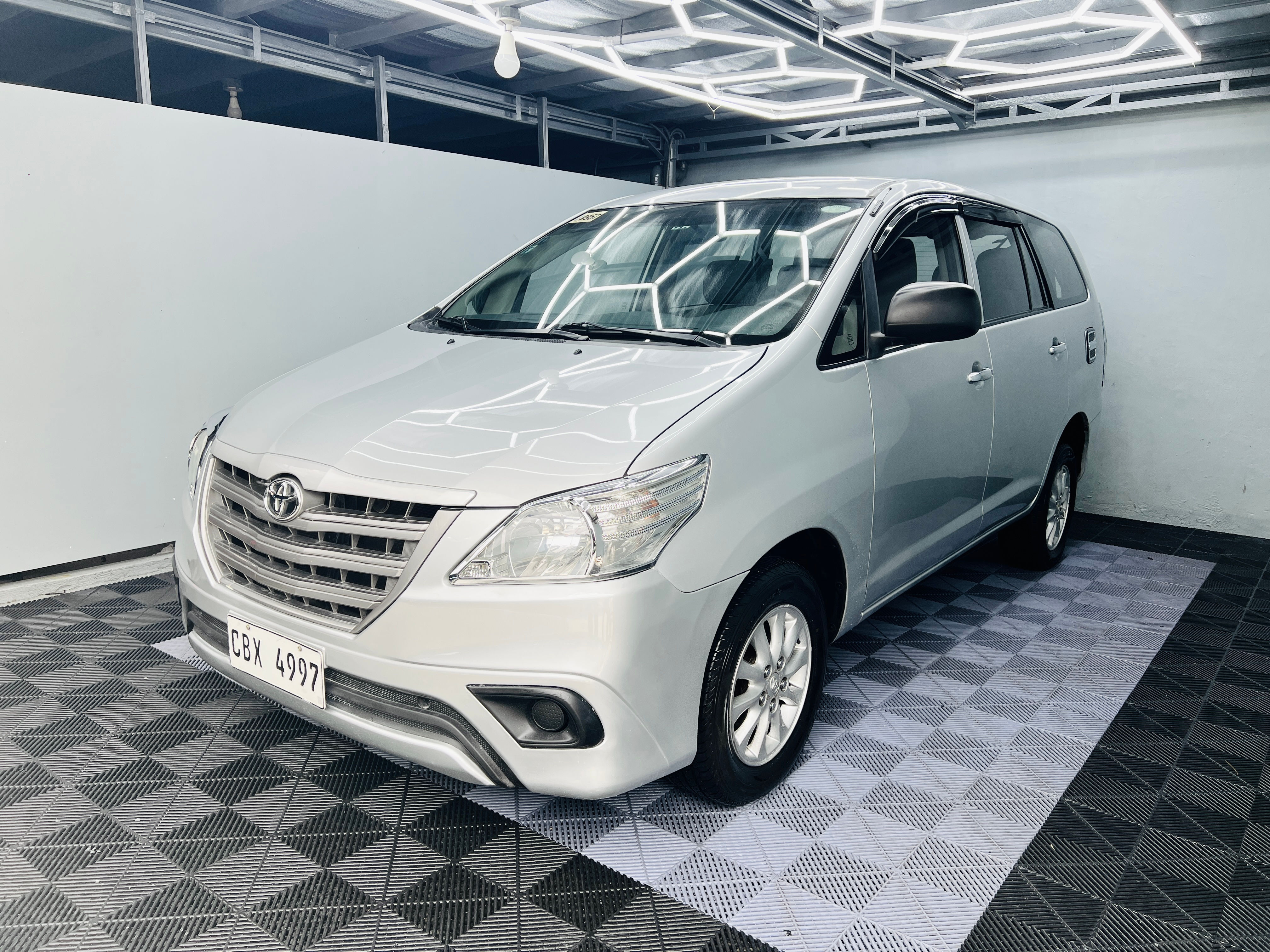 2016 TOYOTA INNOVA 2.5 E A/T DIESEL THERMALYTE SILVER! 8-SEATER! 71,000 KMS ONLY