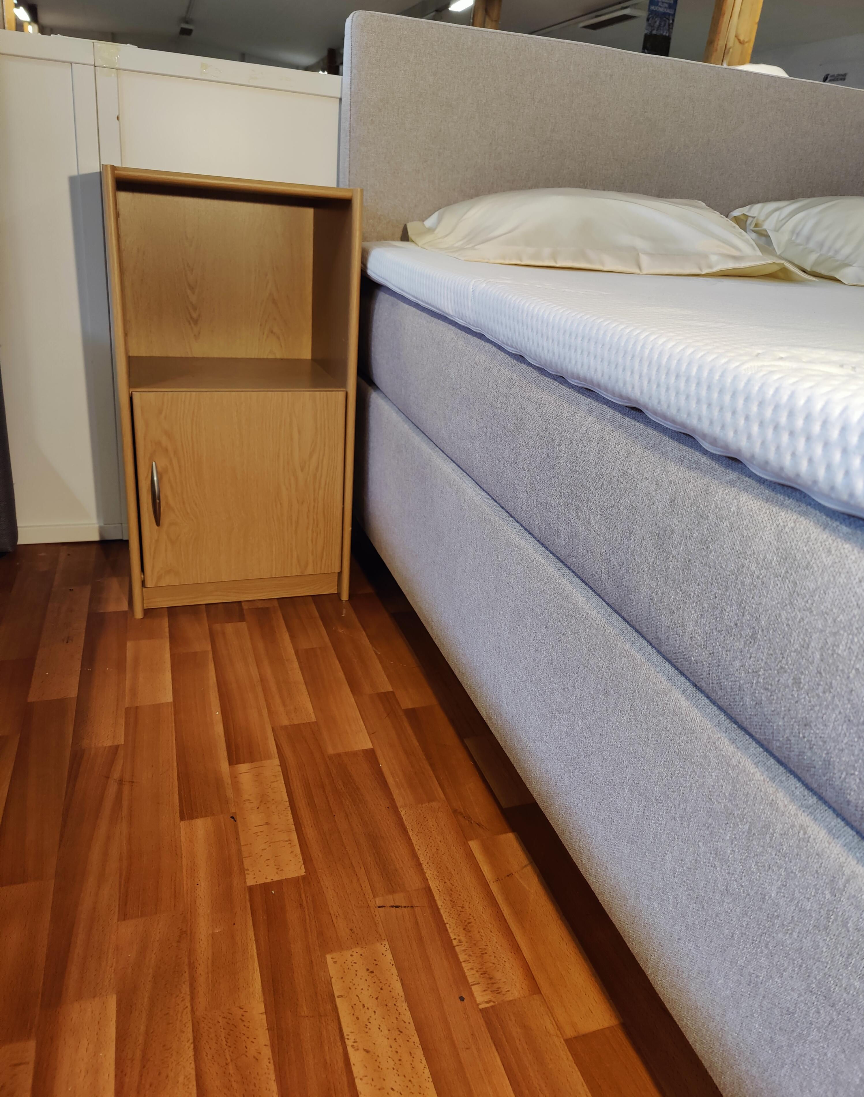 Tähti yöpöytä / hylly