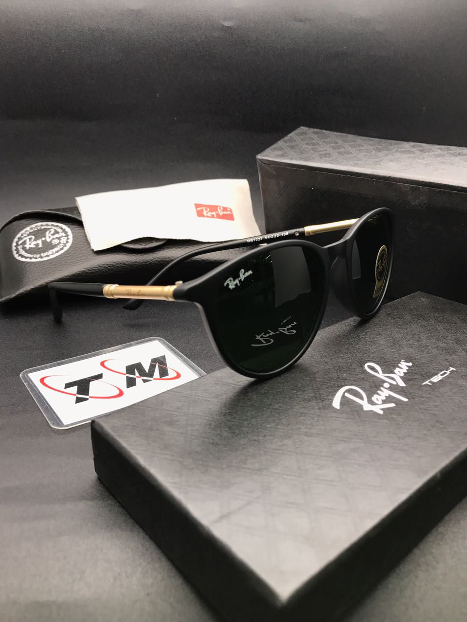 Thumbnail: RAY BAN