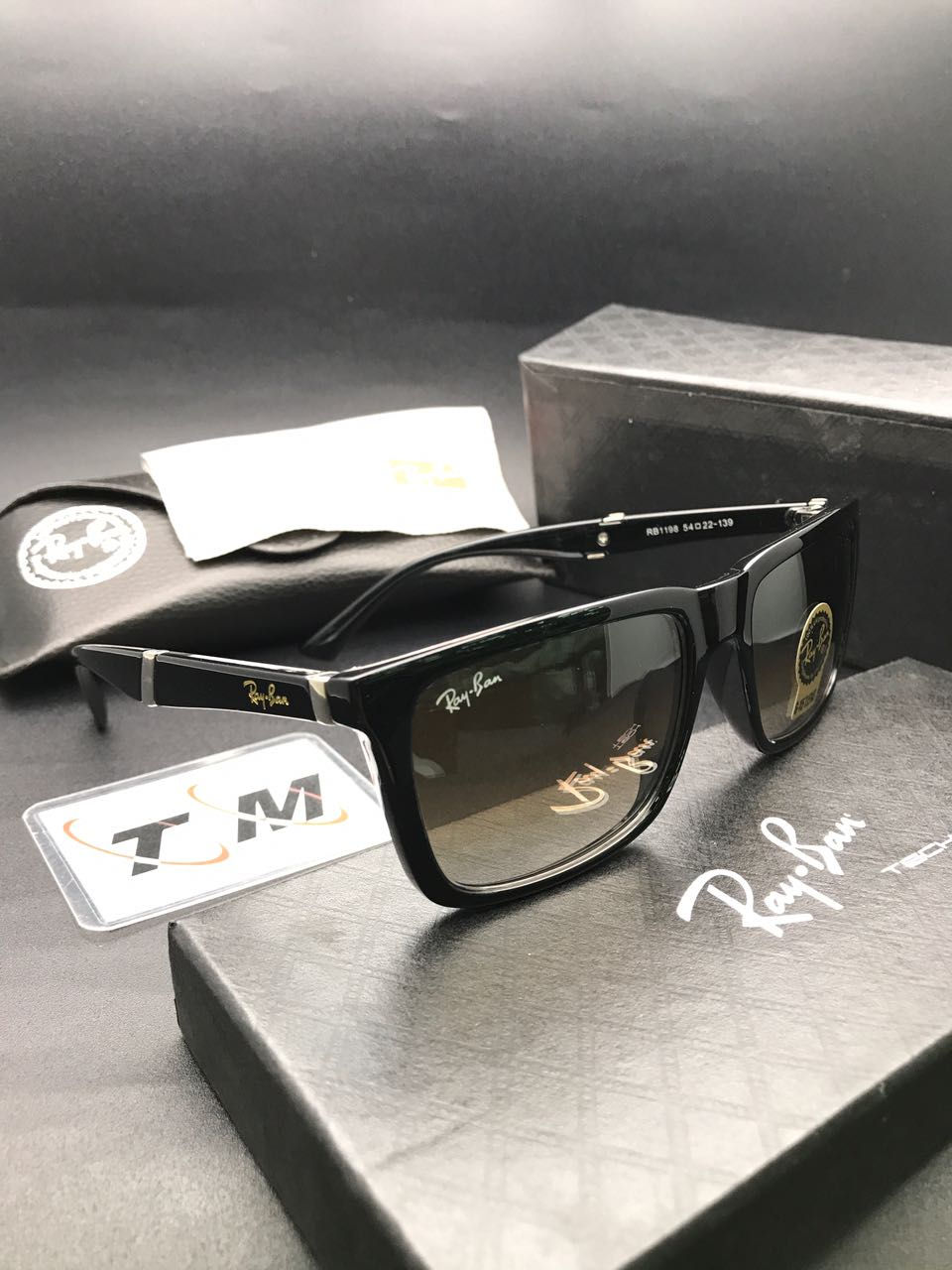 Thumbnail: RAY BAN