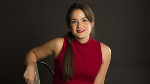 Natalia Labourdette gaña o concurso Compostela Lírica, no que participaron voces de once países