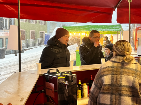 Didier Lemaire député sur le stand de l'AS Altkirch à la foire Sainte Catherine d'Altkirch
