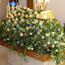 Galerie_Sargschmuck_Rosen-Efeu.jpg