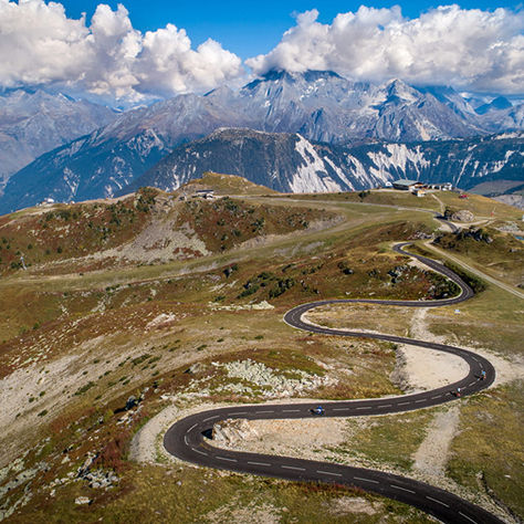 Más Allá de la Fama: Identificando el Puerto Más Brutal del Tour de Francia.