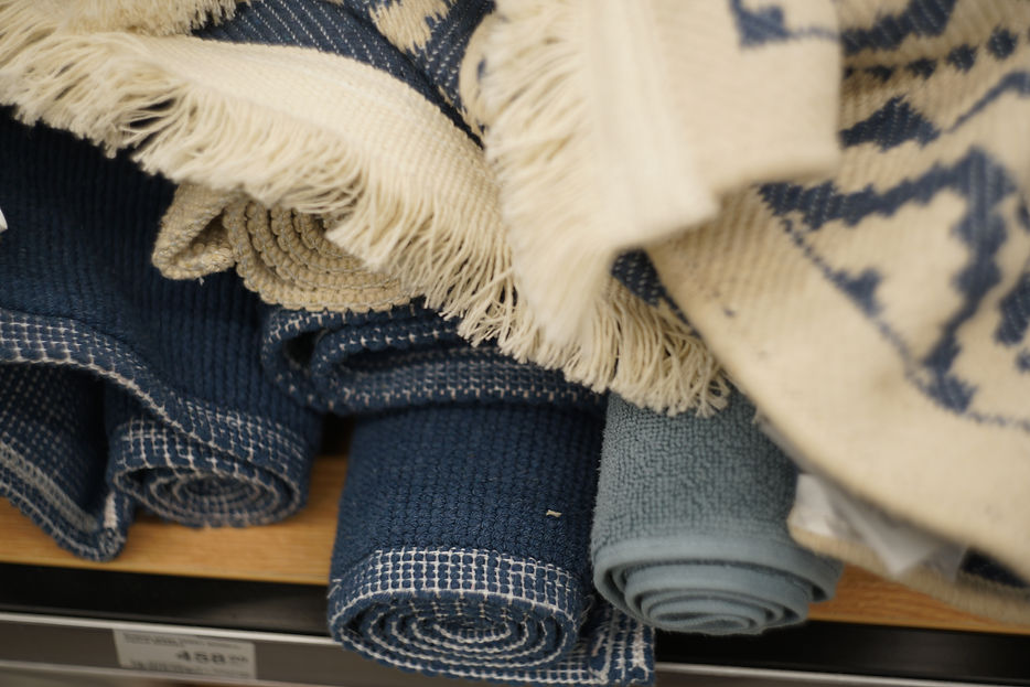 towels-and-carpets-in-a-store-2026-03-16-00-44-09-utc.jpg