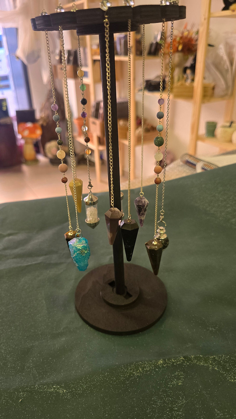 Péndulos de Minerales – Conexión, Claridad y Energía