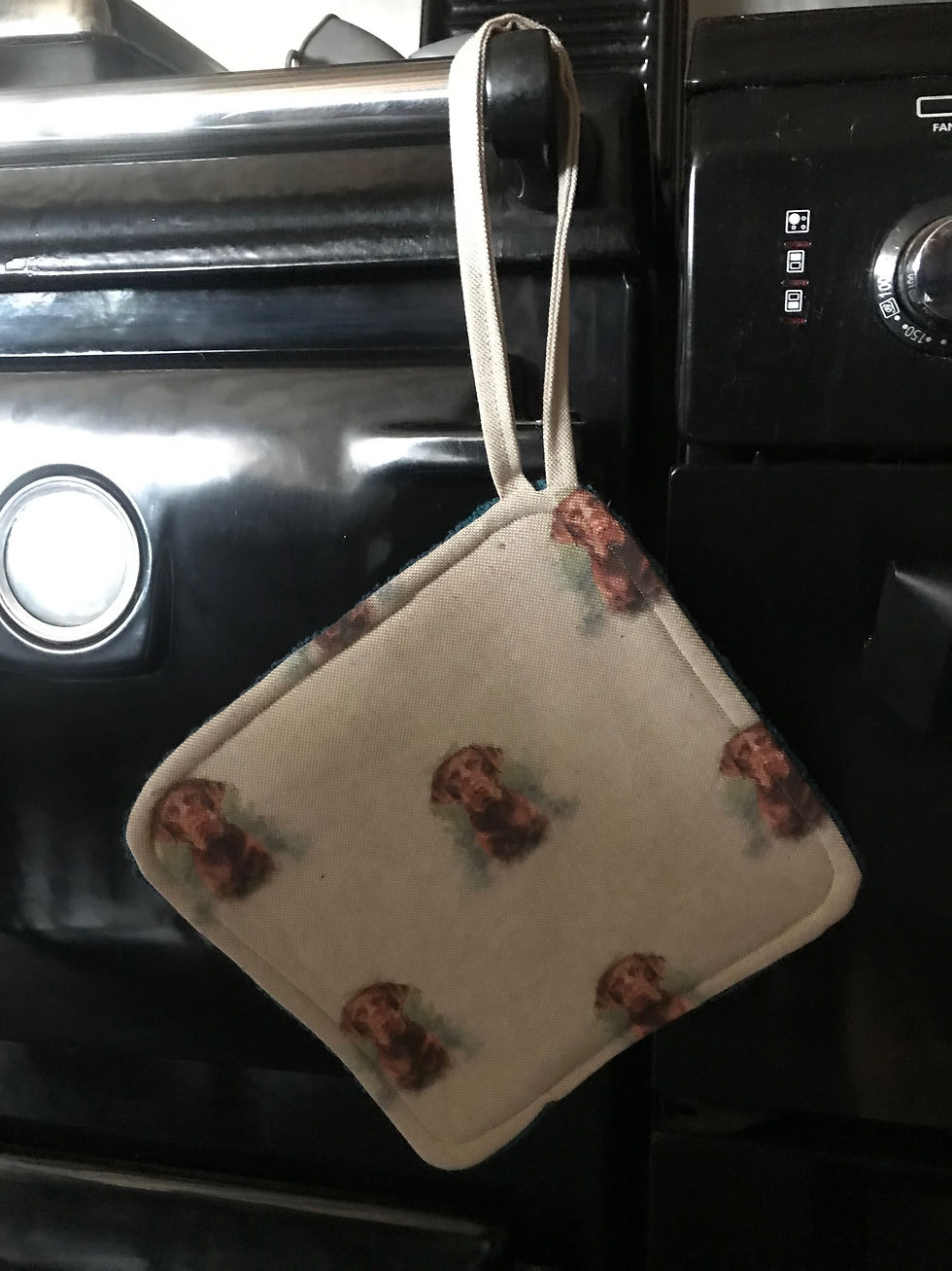 Hanging pot holder in a chocolate Labrador design