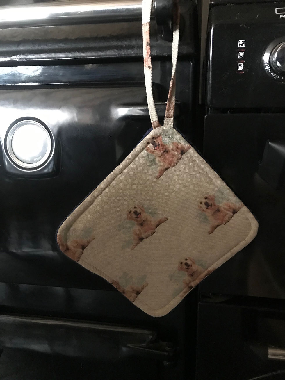 Hanging pot holder in a golden Labrador retriever design