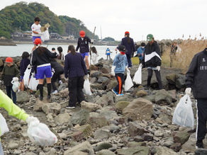 「海幸・山幸交流プロジェクト2025」~八代市立金剛小学校との球磨川河口清掃活動~