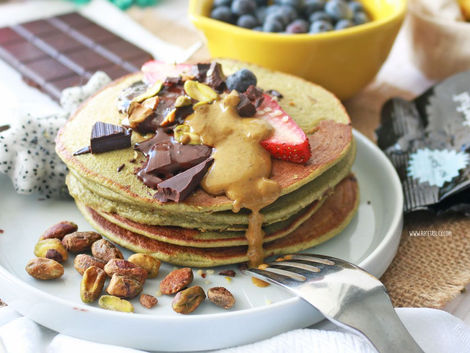 Pancakes verdes de espinacas, avena y pistachos