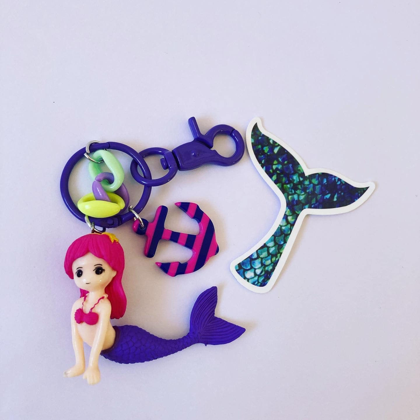 Sirena peliroja acostada