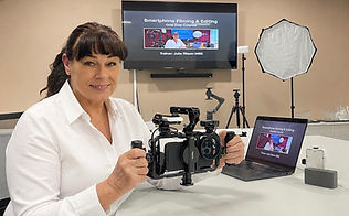 Julie Linkedin thumbnail.jpg