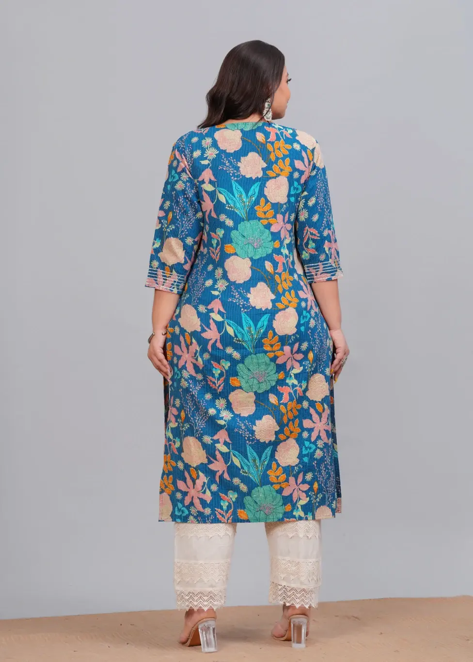 Thumbnail: Plus Size Embroidered Blue Pure Cotton Straight Kurta for Women, Casual