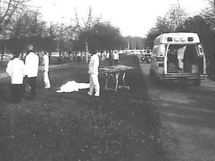 19. 17 november 1983 vrouw verbrand zich op malie veld.