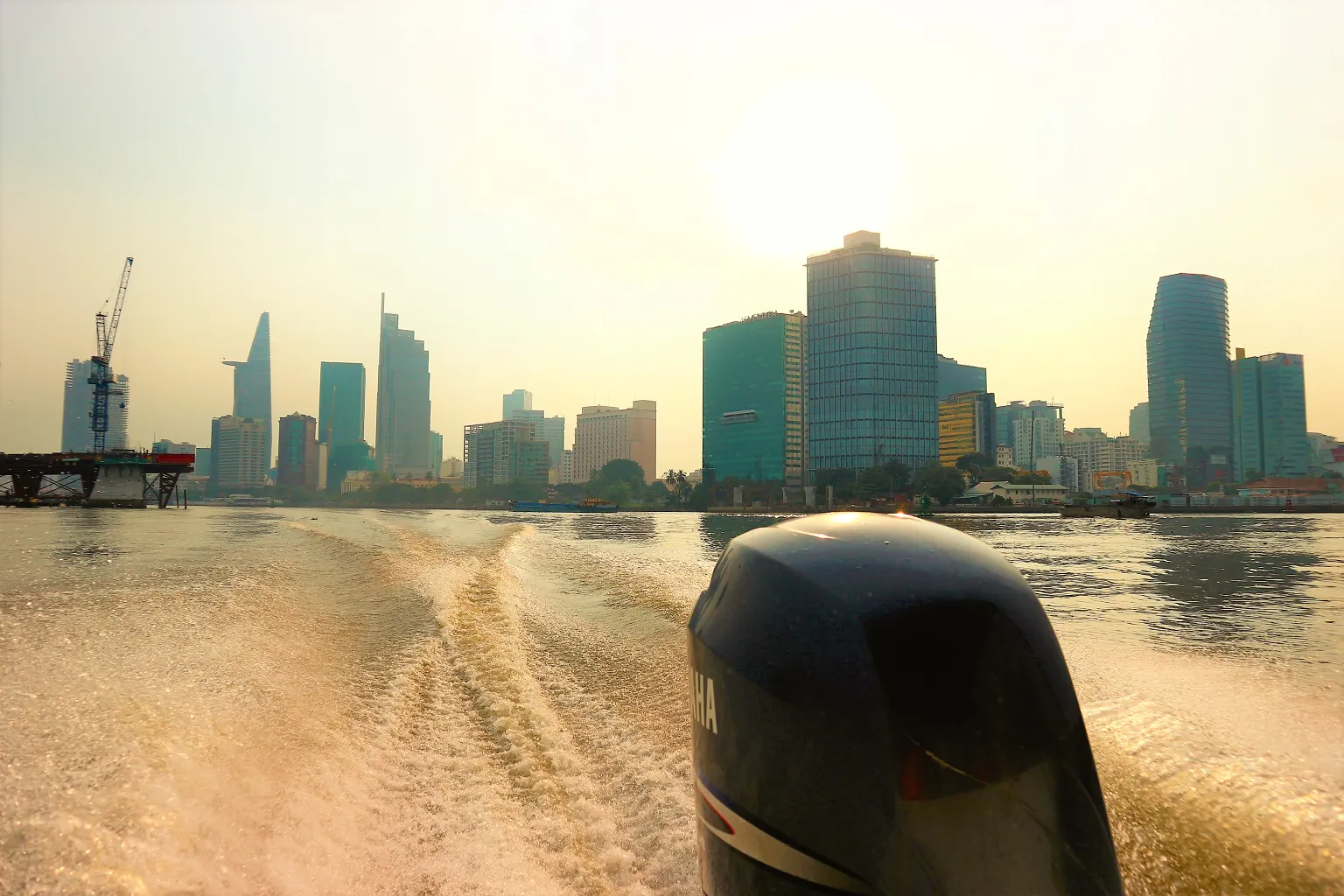 Tour Ngắm Hoàng Hôn Trên Sài Gòn Bằng Tàu Cao Tốc