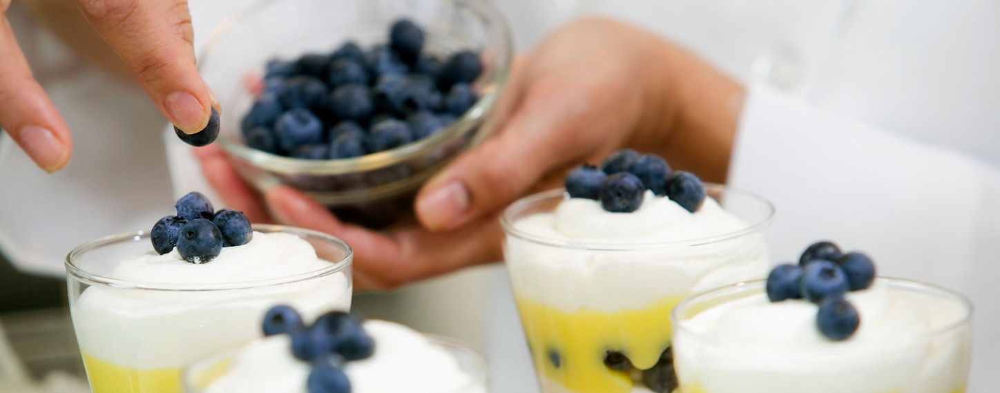 Layered Blaubeerenachtisch