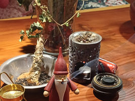 Im dunklen November entschleunigen und innehalten mit Räuchern