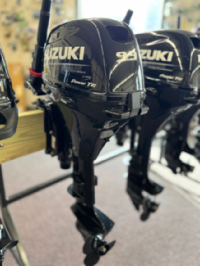 9.9 hp Suzuki Outboard Motor