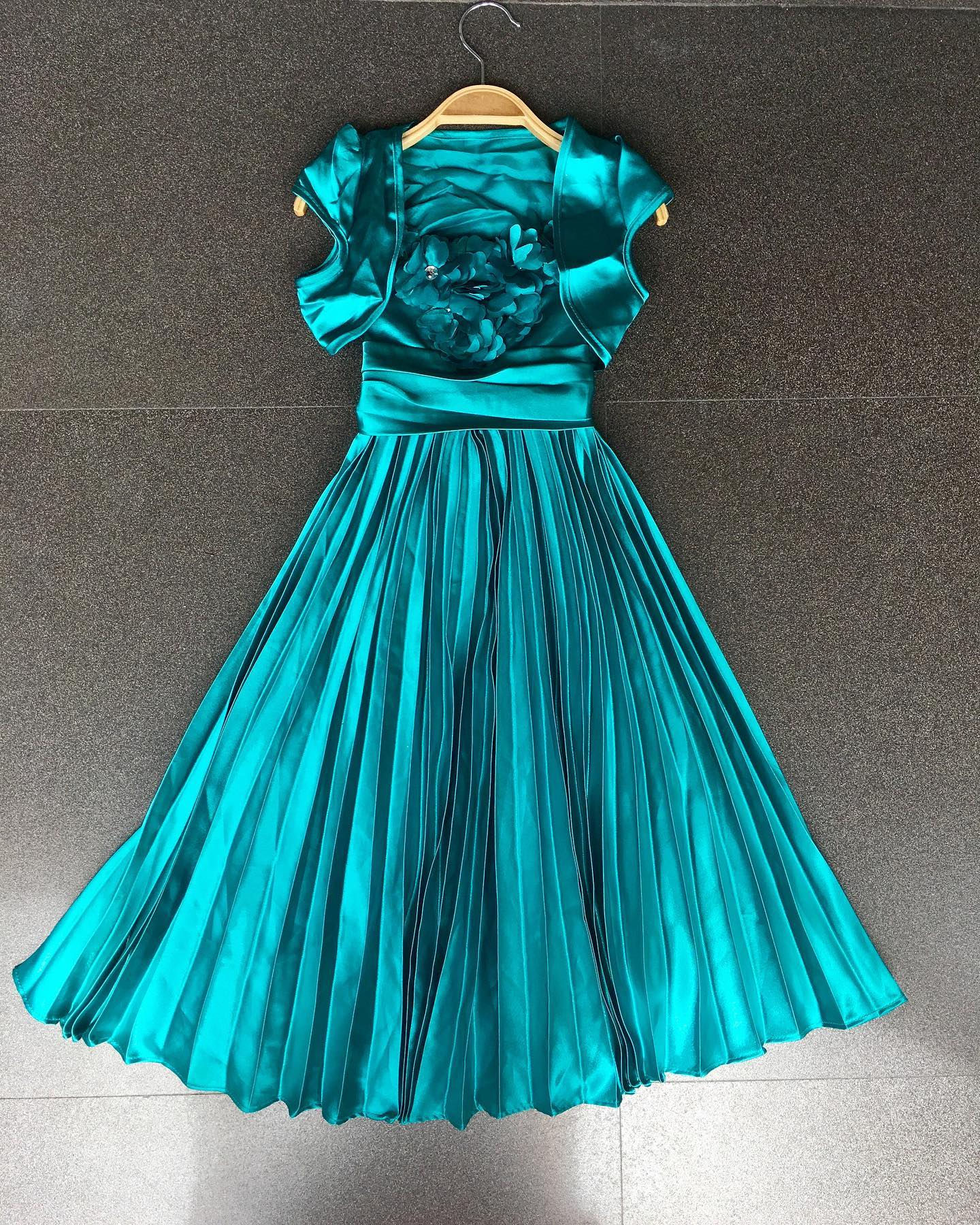 Beautiful pleated Dress with a jacket