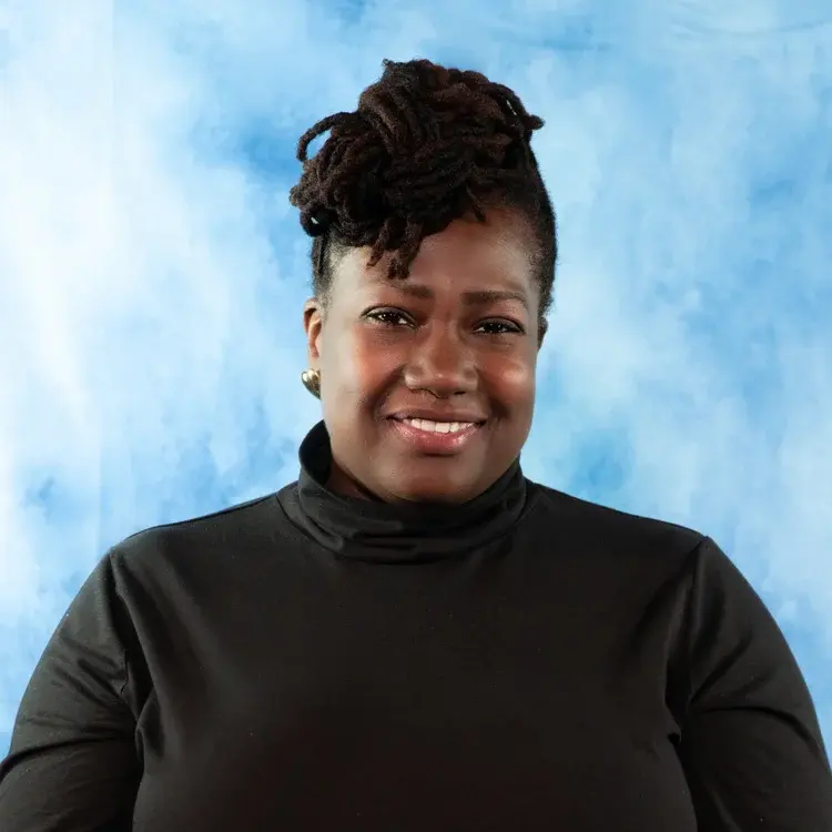 Portia Head shot .webp