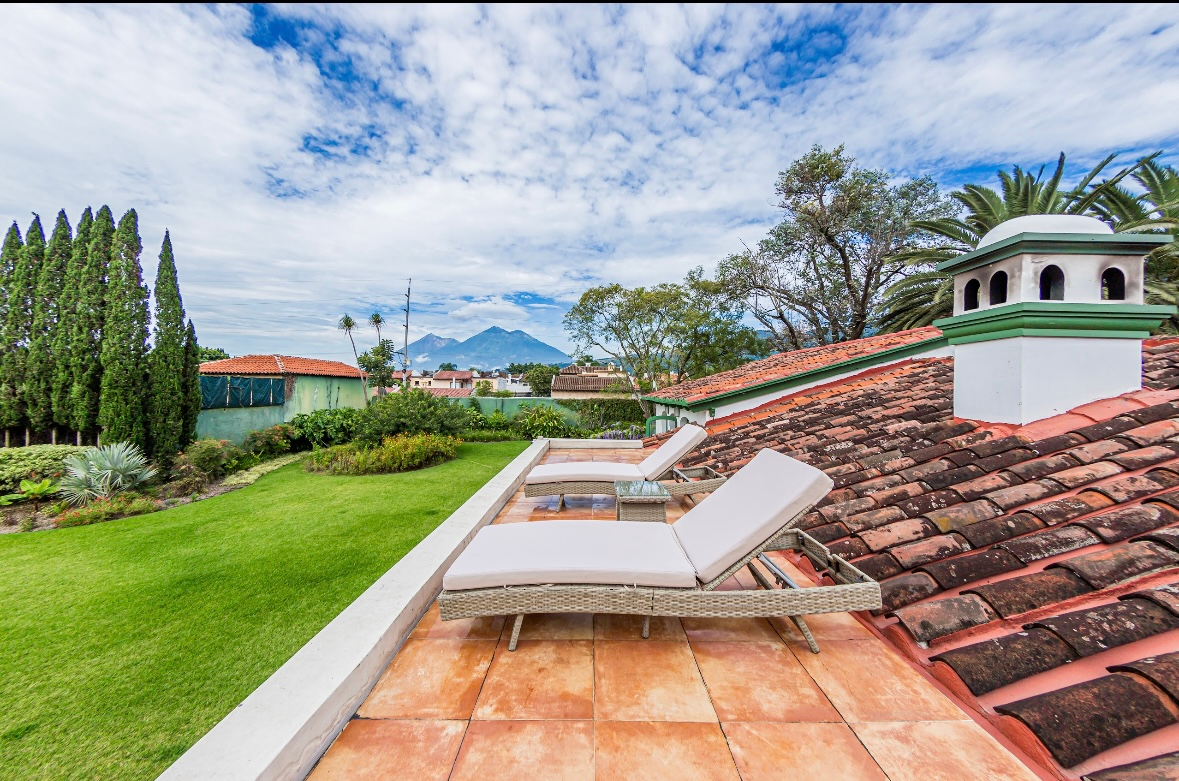 AN061 Antigua Luxury Home