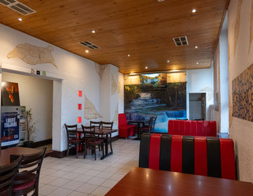 Esstische und Stühle