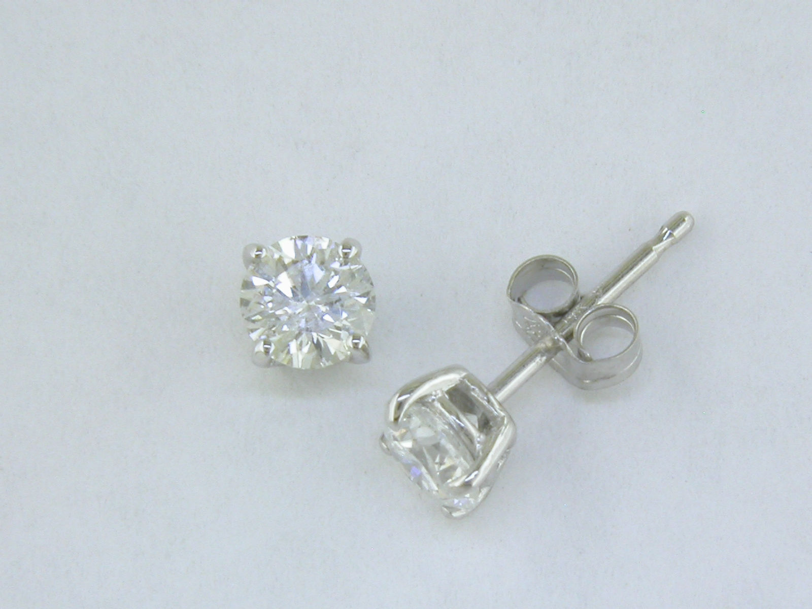 .60ctw 14k diamond studs
