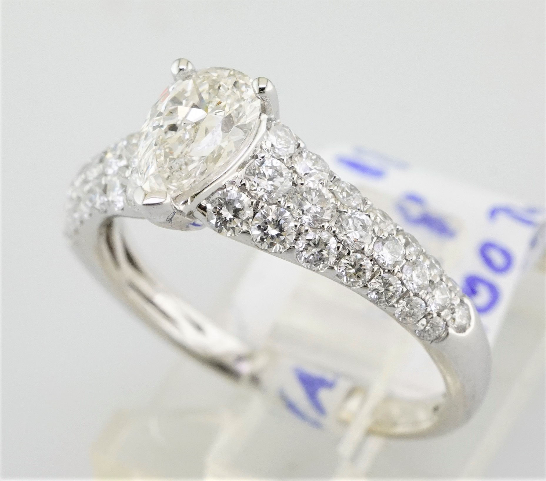 18k natural diamond engagement ring 