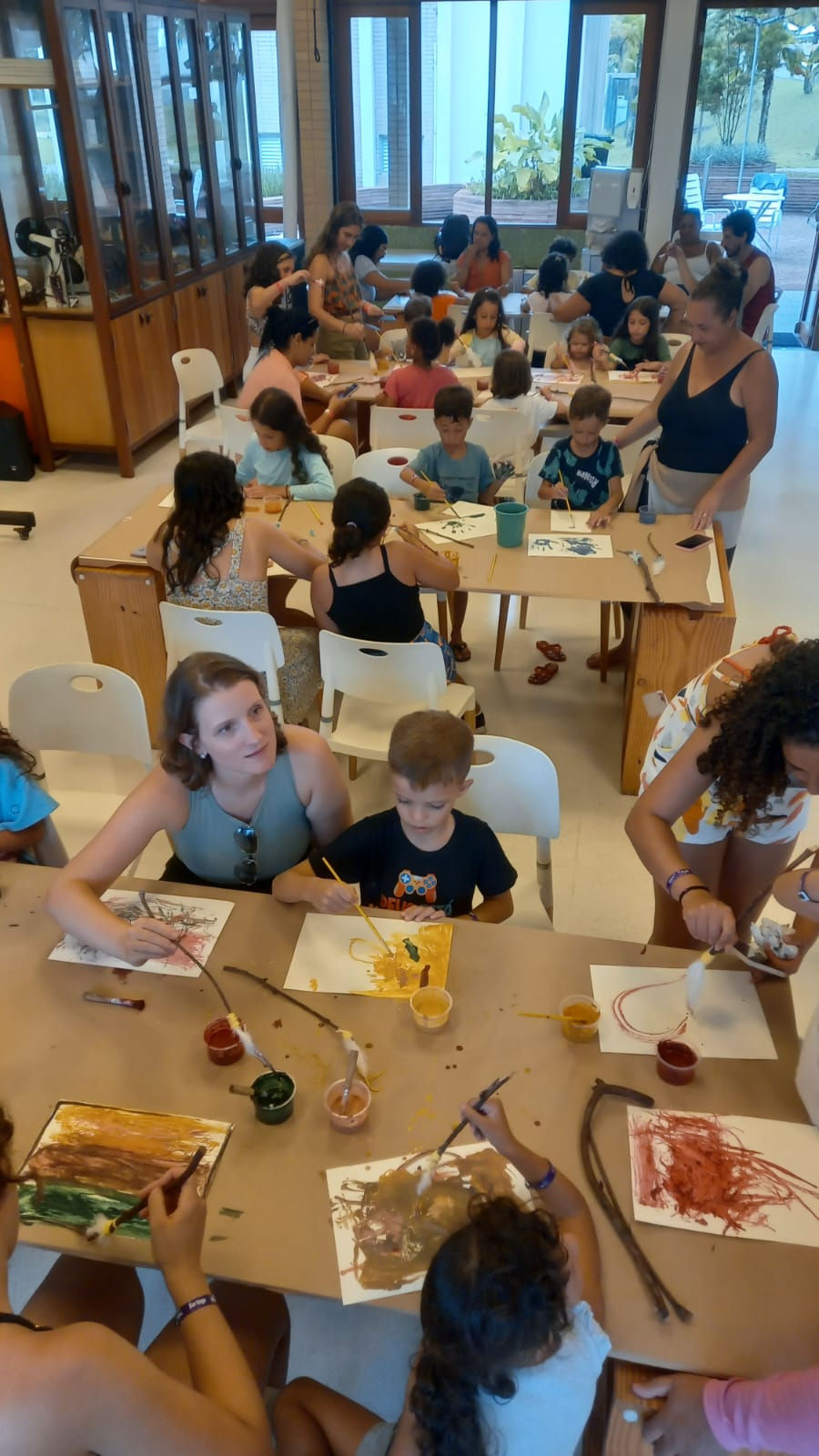 Tintas e pinceis naturais - Sesc Bertioga - Ateliê Passarada